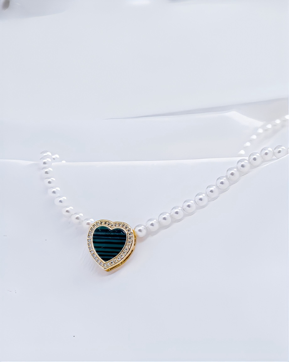 Choker with Shell Pearls & Malachite Heart Pendant