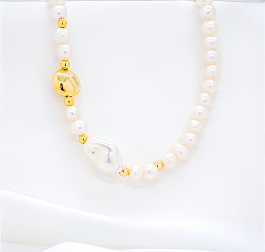 Choker with Freshwater Pearls & Baroque Pearl