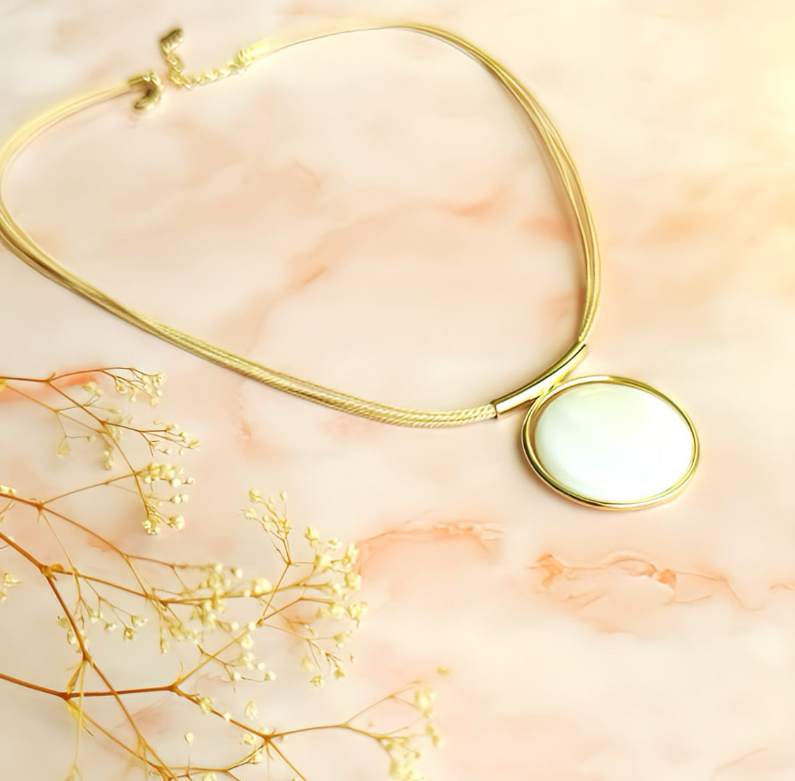 Noor Mother Of Pearl Necklace