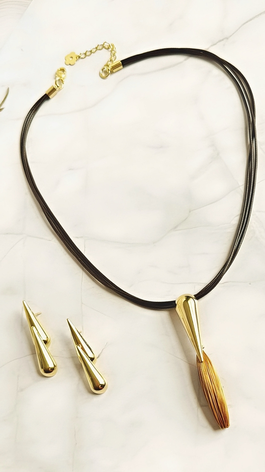 Aeris Golden Grass Necklace and Earrings