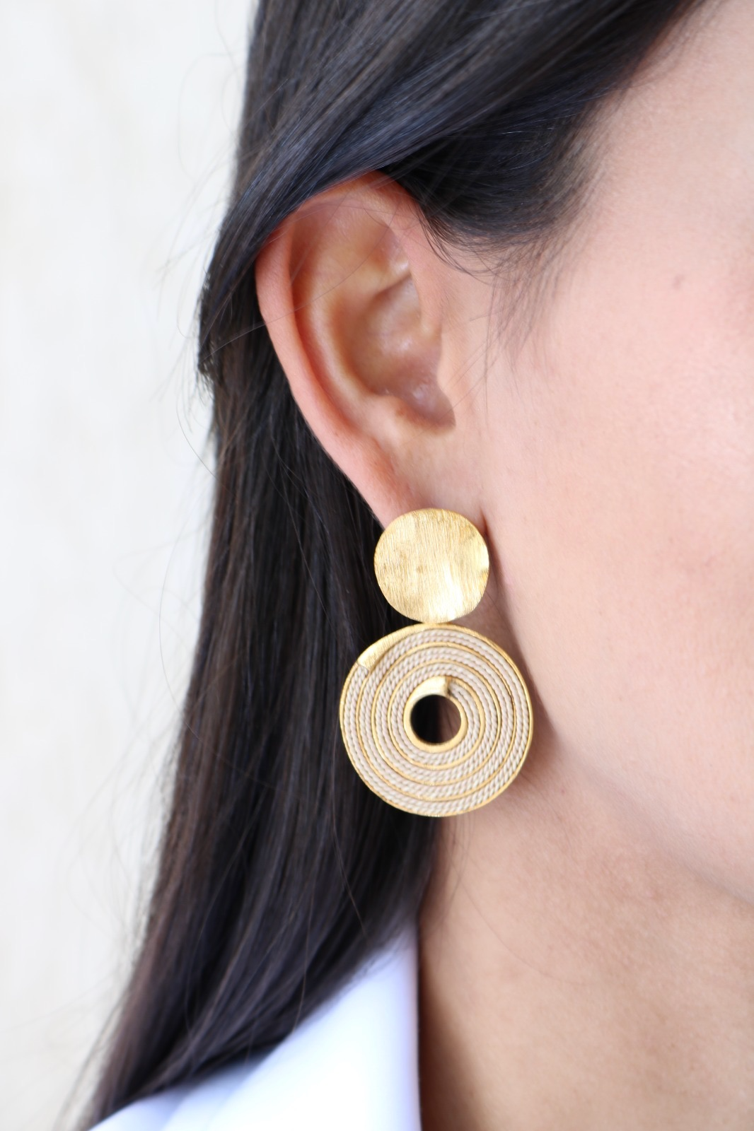 Earrings made with natural fibers and stones, designed to be light, elegant, and easy to wear. Handcrafted with care from earth-friendly materials.