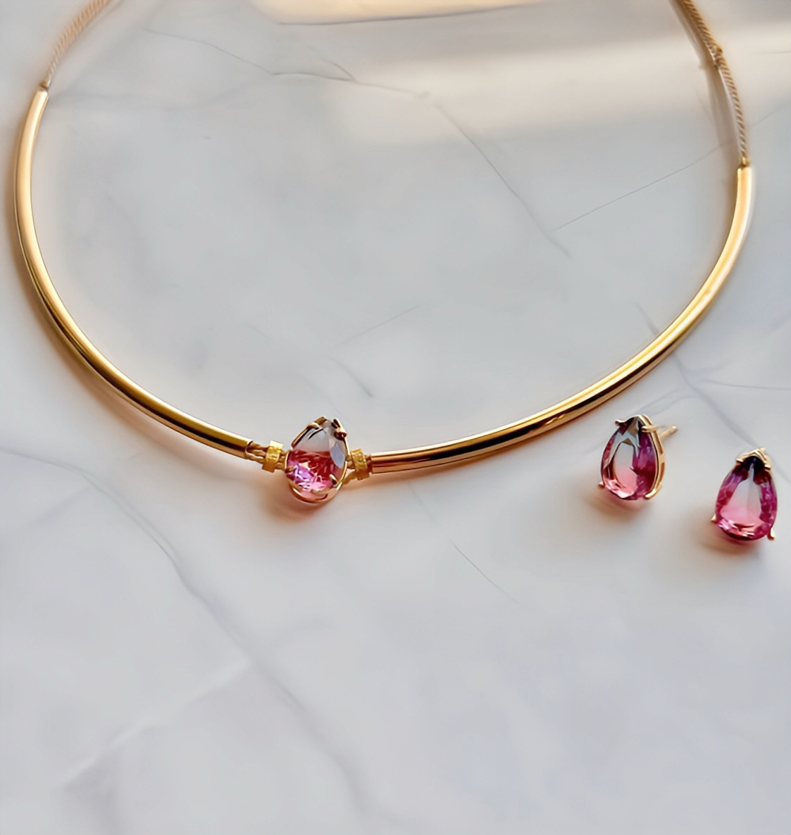 Handcrafted necklaces made from natural materials like golden grass, buriti fiber, and gemstones. Designed to feel light, meaningful, and close to nature.