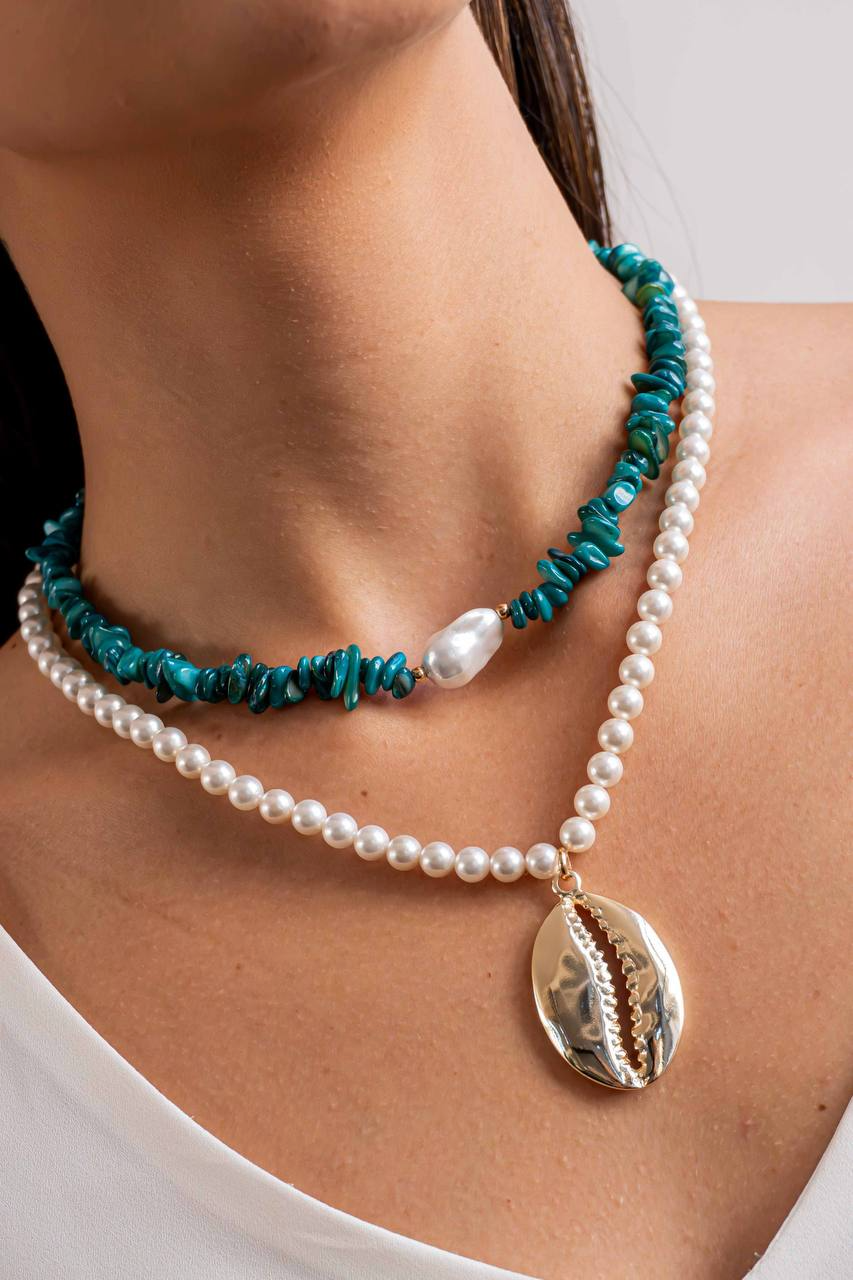 Choker with Green Gemstone Chips & Shell Pearl