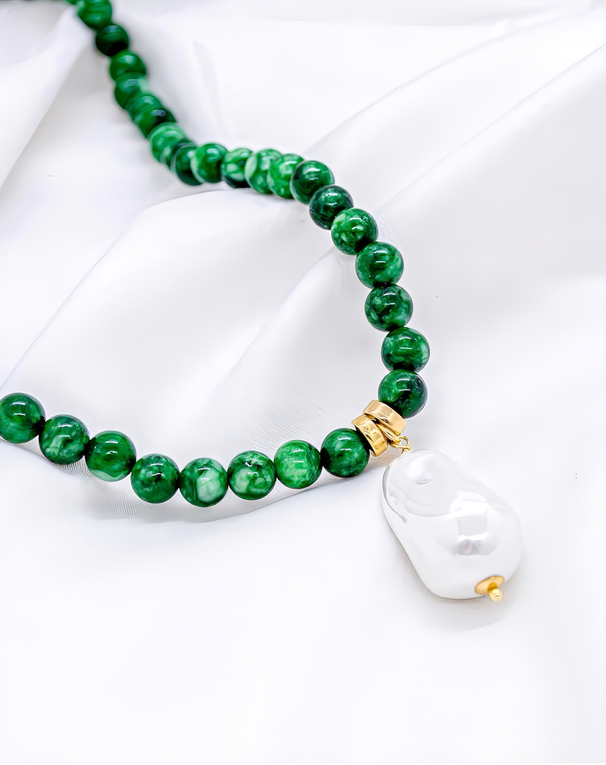 Choker with Green Jade & Baroque Pearl